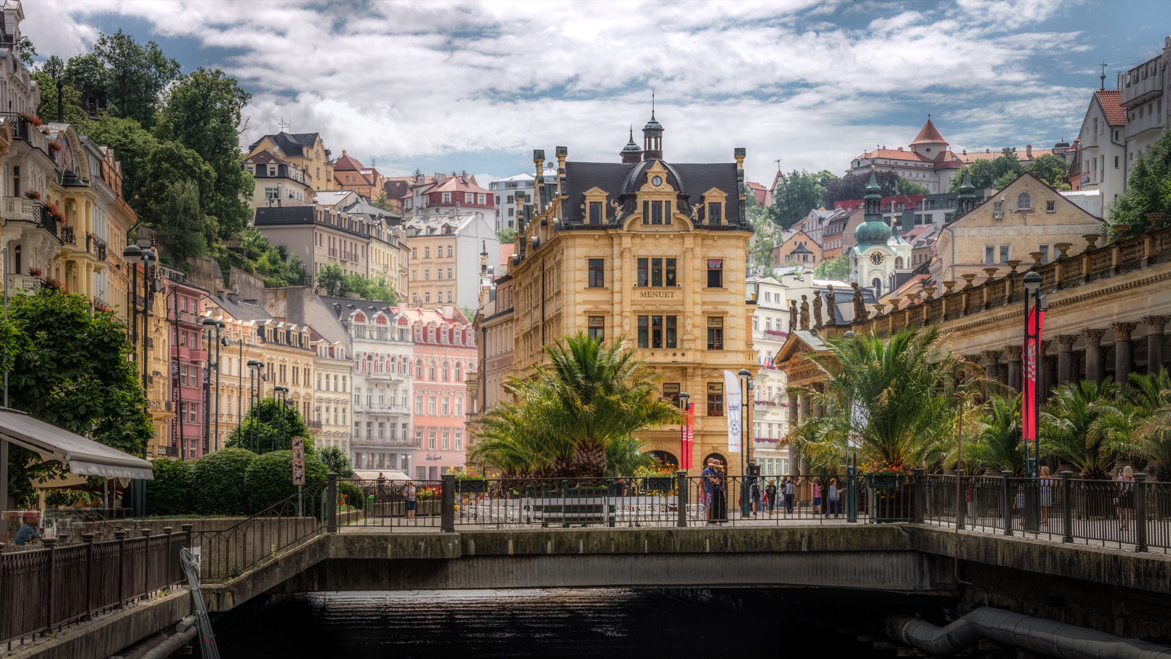Karlovy Vary – lázeňské údolí řeky Teplé s Mlýnskou kolonádou